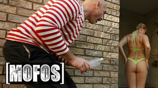 MOFOS - Harley King a bombázó világos szőke zsenge lány