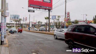 Dél Amerikai néger hajú lányt kap el Peruban egy zsenge srác, akit a közösségi oldalakon ismert meg