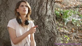 Alexa Grace tinédzser pinája forrón dörzsölődik lesbi szerelmében