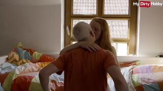 Világos Szőke zsenge nyögés míg az koros megdugja a pináját