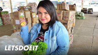 Behemót latina milf pinája mélyen megkettyintve xiomarától