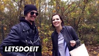 Óriási csöcsű barna hajú német gádzsi felvétel a gigantikus kombiban vad baszásra