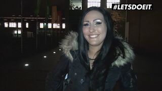 Mira grey német néger luvnya keféli az idegent pénzért a buszon
