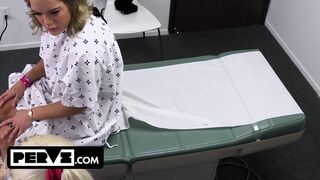 Mimi Monet gigantikus fenekű izgató a gigászi farkú orvosnál a rendelőben