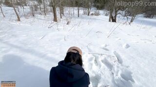 Ázsiai fitnesz nőci keményen bekúrva a hidegben -20°c-on
