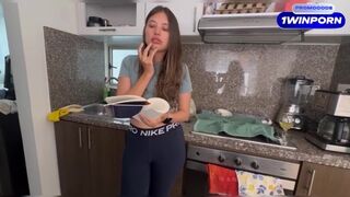 Szívdöglesztő világos szőke szomszédom masturbálós videót kér tőle a szeretője számára