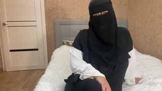 Szenvedélyes arab milf kacér utasításokat ad nevelő fiának