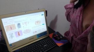 Anatómiaóra és vad faszverés egy szexy milf mostohával természetes cicikkel