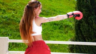 Gigantikus fenekű Boxing Bajnok kap különleges jutalmat a Mylf edzőjétől