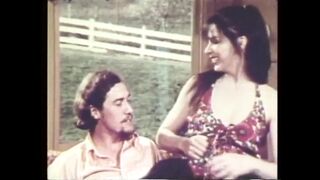 John Holmes nyalja a csajszi lucskos punáját a retro pornóban