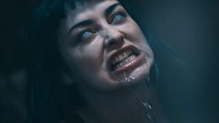 Csinos Kék Hajú Punk Maca Átváltozása - Jewelz Blu a Parasited Csatornán Vadul Mag Numb-bal