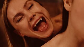 Világos Szőke Vámpír Nancy Ace Uralja Matty Milát a Vampired Csatornán - Csábító Lesbi Jelenet Vörös Harapásokkal